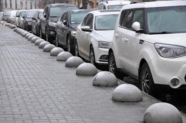 В Киеве запретили парковку на 68 улицах