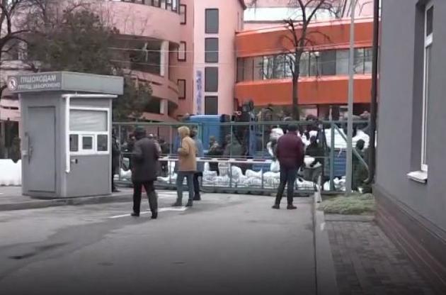 В Киеве неизвестные заблокировали телеканал NewsOne