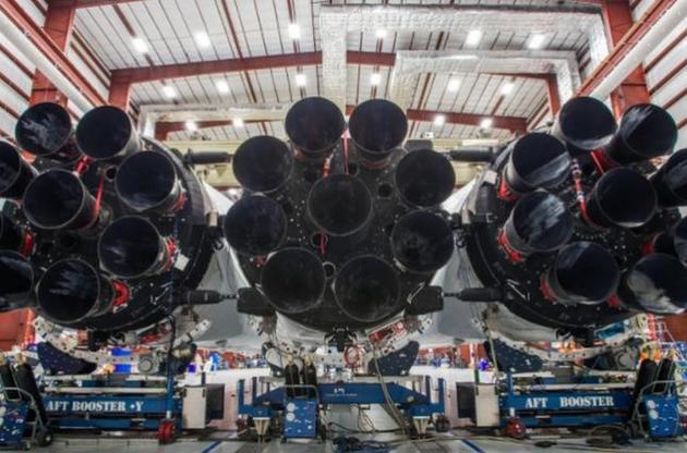 Ілон Маск показав фото надважкої ракети Falcon Heavy