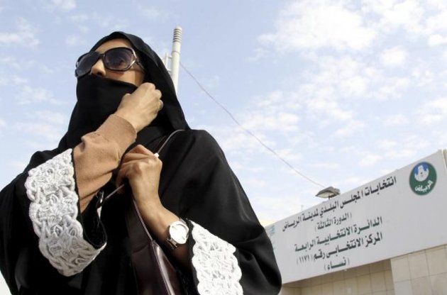 У Саудівській Аравії жінкам дозволили водити вантажівки та мотоцикли