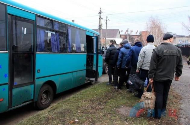 На КПВВ "Майорское" начался обмен пленными, из "ЛНР" уже переданы 16 украинцев - СМИ