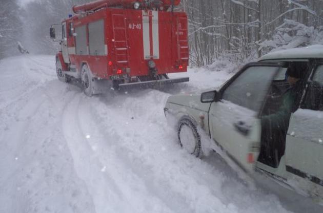 Движение автотранспорта в стране постепенно восстанавливается, но местами еще действуют ограничения