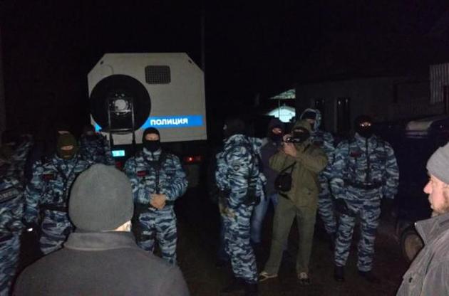 До учасників одиночних пікетів в окупованому Криму прийшли вночі з обшуками