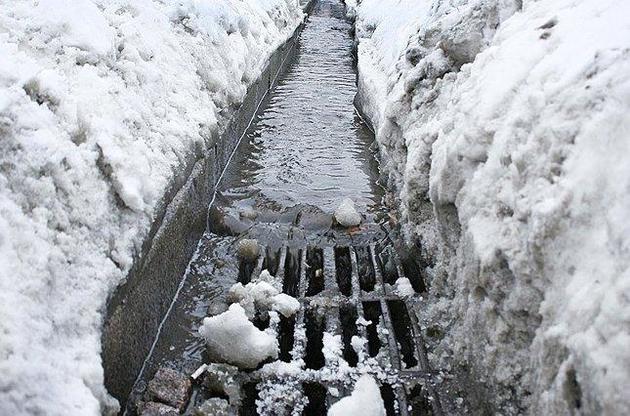 Температура будет близкой к нулю, дождь будет переходить в снег и обратно