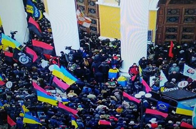 Поліція кваліфікувала дії учасників штурму за двома статтями Кримінального кодексу