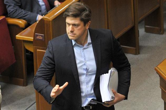 Депутат Винник назвал позором эфир ZIK с Портновым и демонстративно ушел из студии
