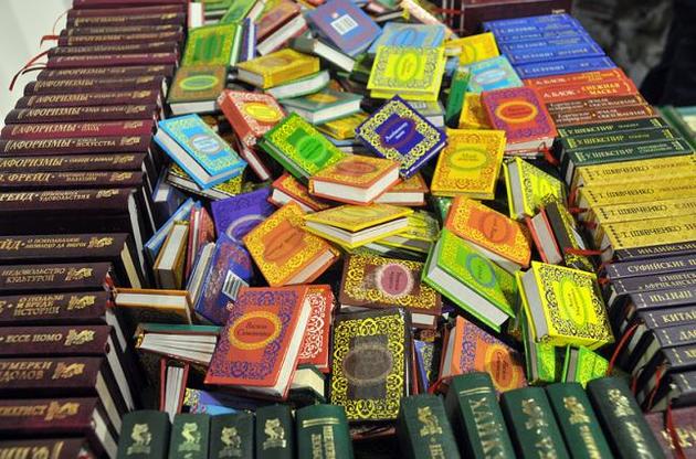 Кожен українець читає "споживає" в середньому сім книг на рік