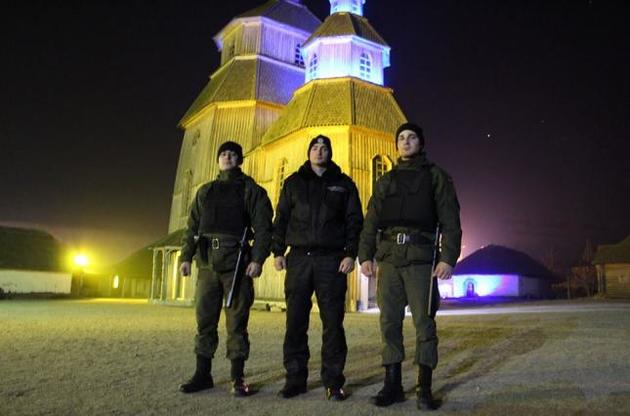 Полицейские и нацгвардейцы усилили охрану церквей