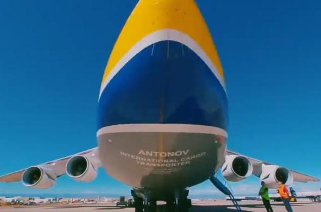 Супер-літак може одночасно перевезти три гелікоптери