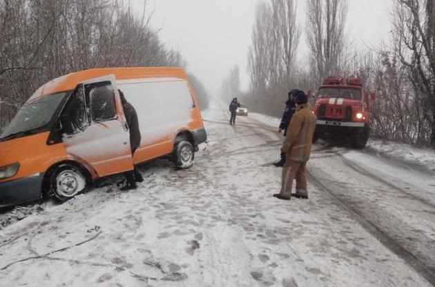 Непогода в Украине: за сутки в стране произошло 987 дорожно-транспортных происшествий