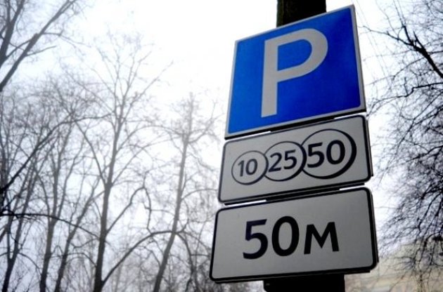 У КМДА вирішили не прибирати паркування на 67 вулицях, прибиратимуть автомобілі порушників