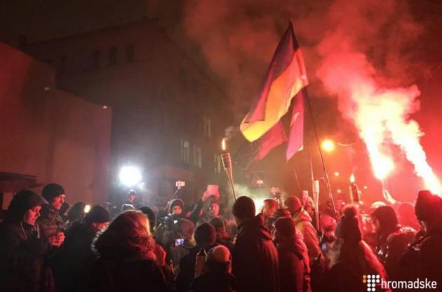 В Киеве произошли столкновения участников факельного шествия с полицией