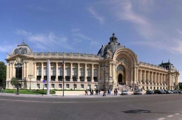 Через повінь у Парижі евакуюють експонати Малого палацу