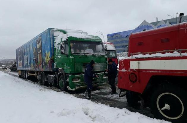 На трассе Одесса-Киев ограничили движение транспорта всех категорий