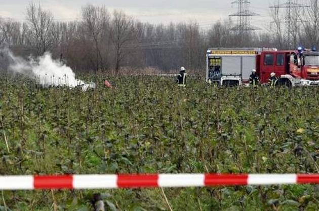 Вертолет и легкомоторный самолет столкнулись в небе Германии, погибли четыре человека
