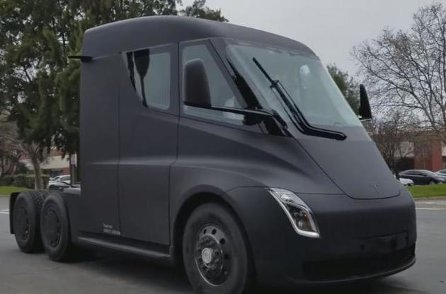 Грузовик Tesla был замечен на улицах города