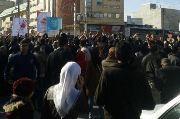 Общее число жертв протестов в Иране достигло 20 человек