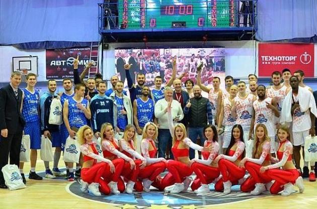 Команди порадували вболівальників яскравими данками