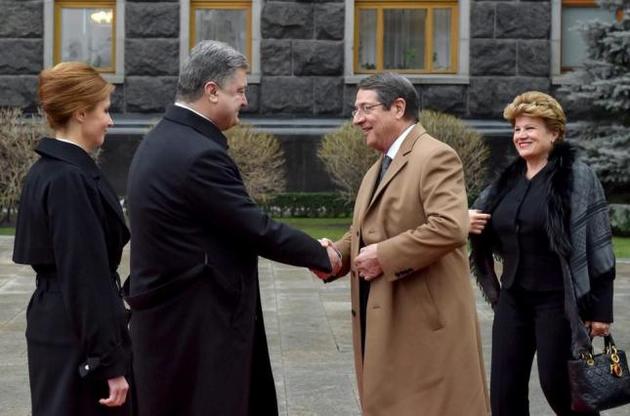 Переобраний президент Кіпру запросив Порошенка до Нікосії