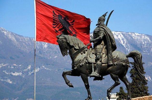 В Албании  тысячи человек вышли на антиправительственные митинги