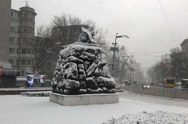 У столичній мерії зазначили, що батьки, які залишать дітей вдома, допоможуть розвантажити транспорт