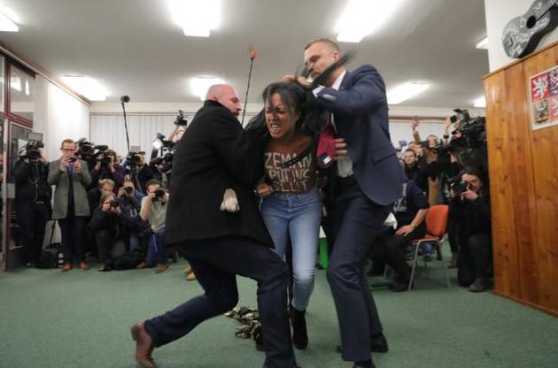 Ангелина Диаш, назвавшая Земана "проституткой Путина" вины не признала, но с приговором согласилась