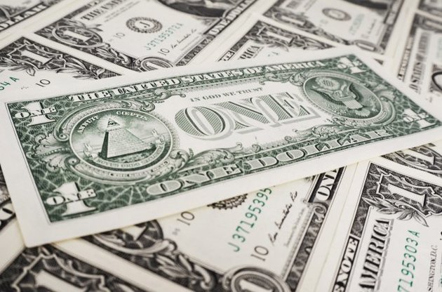 Долар продовжує дорожчати