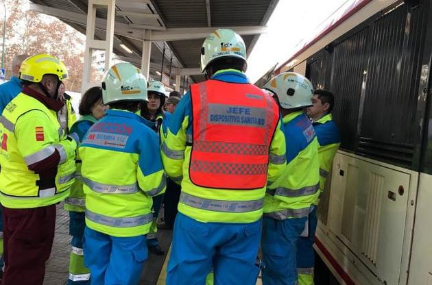 В Іспанії пасажирський потяг врізався в огорожу, десятки постраждалих