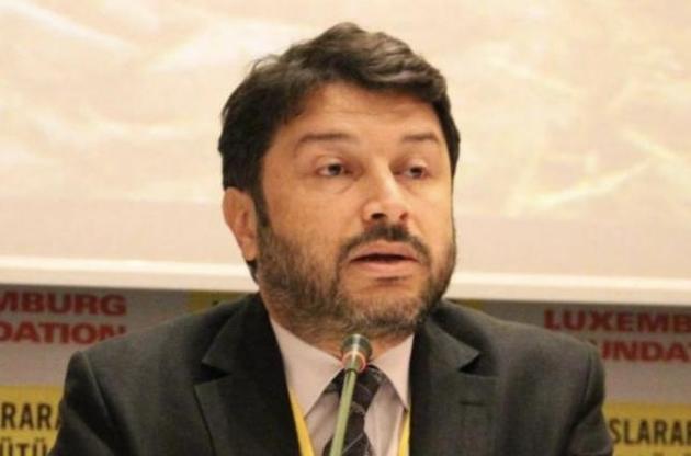 Турецкого правозащитника снова арестовали после решения суда о его освобождении