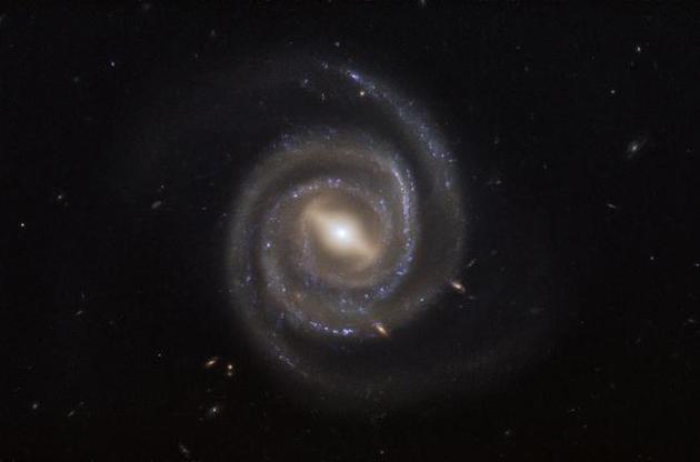"Хаббл" получил снимок спиральной галактики с перемычкой