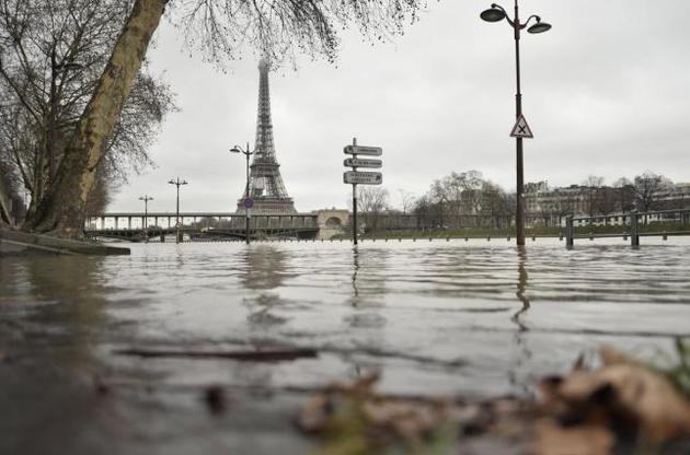 Около 1500 людей эвакуировали в пригороде Парижа из-за наводнения