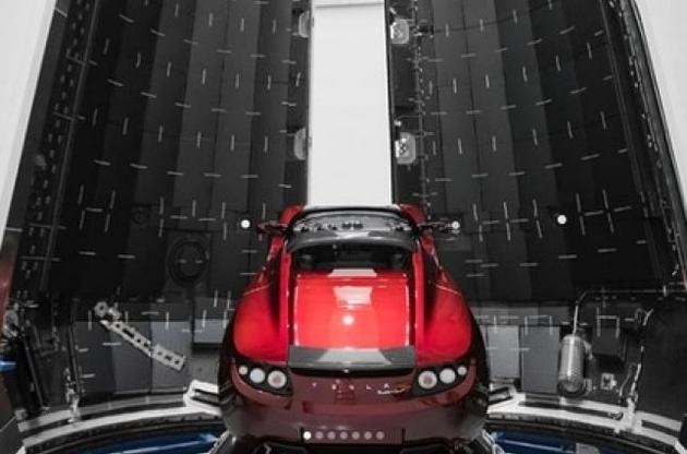 Илон Маск показал машину, которая будет отправлена в космос