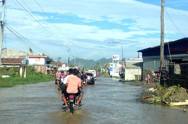 На Филиппины обрушился тропический шторм "Тембин", более 130 погибших