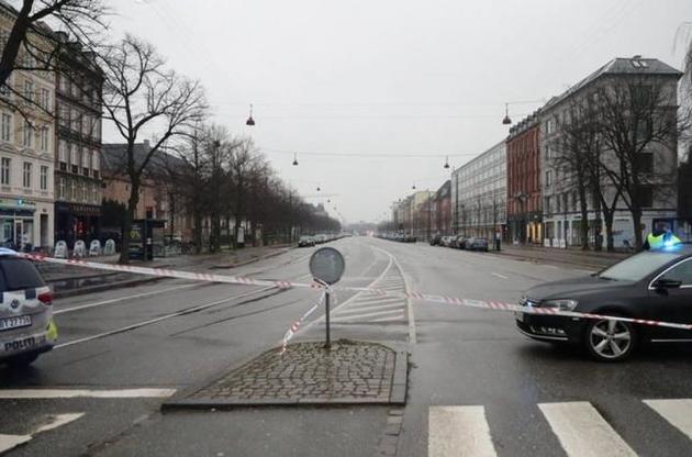 В Дании возле посольства США ищут взрывчатку, полиция оцепила здание