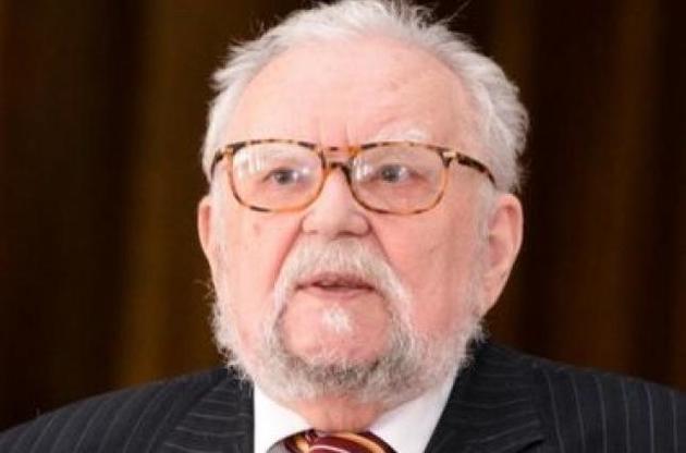 Попович помер на 88-му році життя.