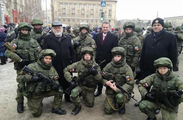 Чешские политики с "частным" визитом посетили аннексированный Крым