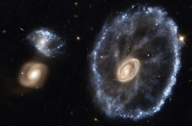 "Хаббл" сделал снимок галактики "Колесо телеги"