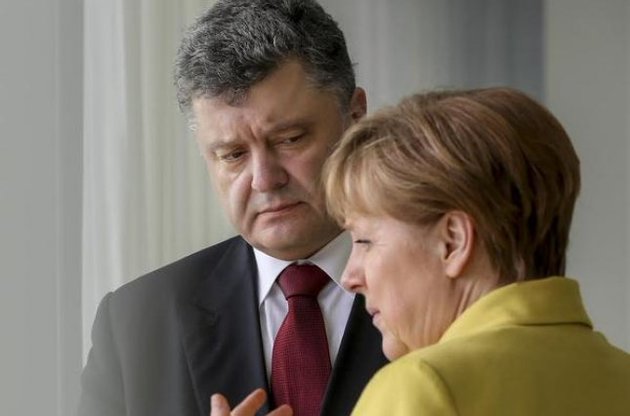 Порошенко провів телефонну розмову з Меркель