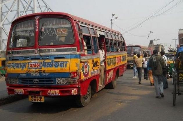 В результате падения автобуса с моста в Индии погибли более 35 человек