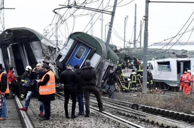 Возле Милана поезд сошел с рельсов, есть погибшие