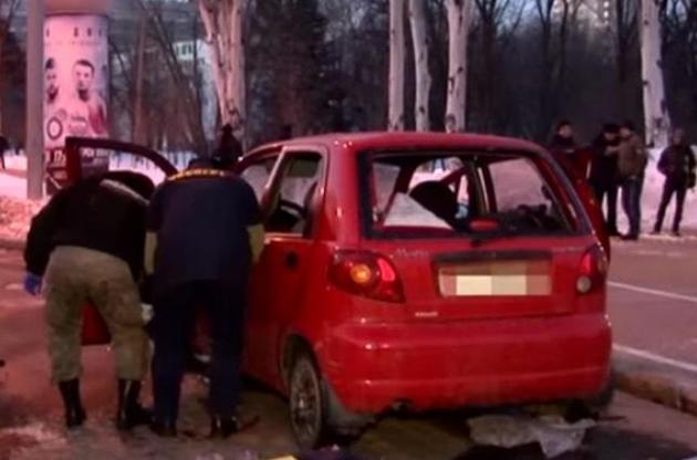 В Донецке на улице взорвали автомобиль - есть погибший и раненые