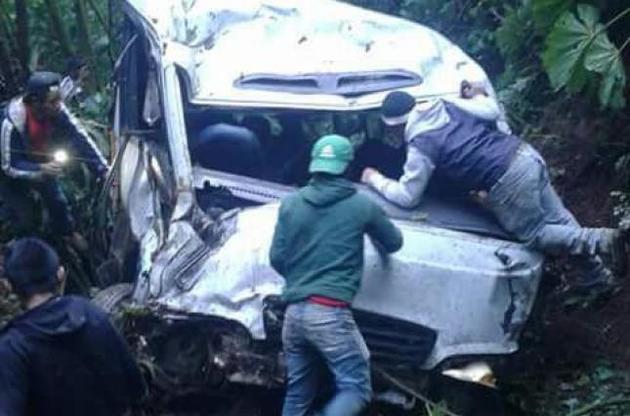 В Гватемале автобус упал в пропасть, погибли 15 человек