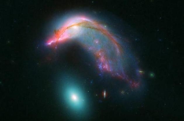 Галактики нагадують пінгвіна, який охороняє яйце