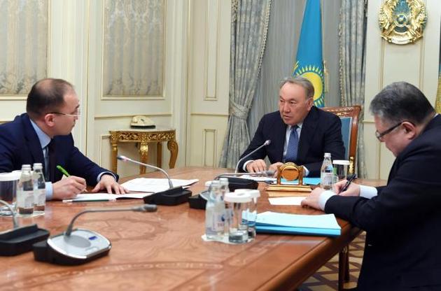 Назарбаев распорядился перевести всю работу парламента и правительства на казахский язык