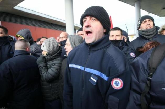 Сотрудники тюрем продолжают демонстрации