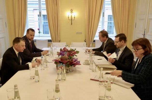 Генсек ОБСЕ и Волкер обсудили обострение ситуации в Донбассе