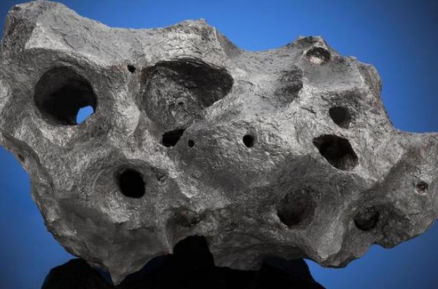 Стародавній метеорит проданий на аукціоні за рекордні 237 тисяч доларів