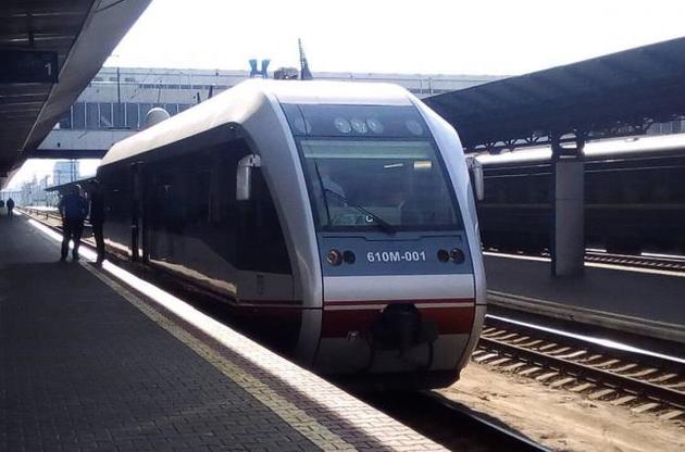 "Укрзалізниця" начала назначать дополнительные поезда на 8 марта