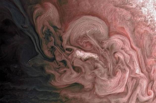 NASA показало знімок Юпітера в незвичайному кольорі
