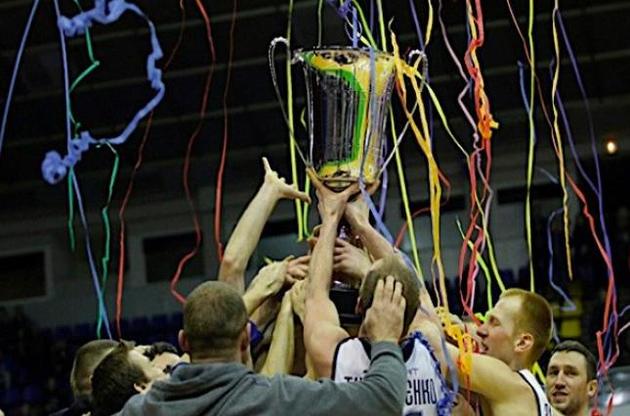 Действующим обладателем трофея является "Днепр"